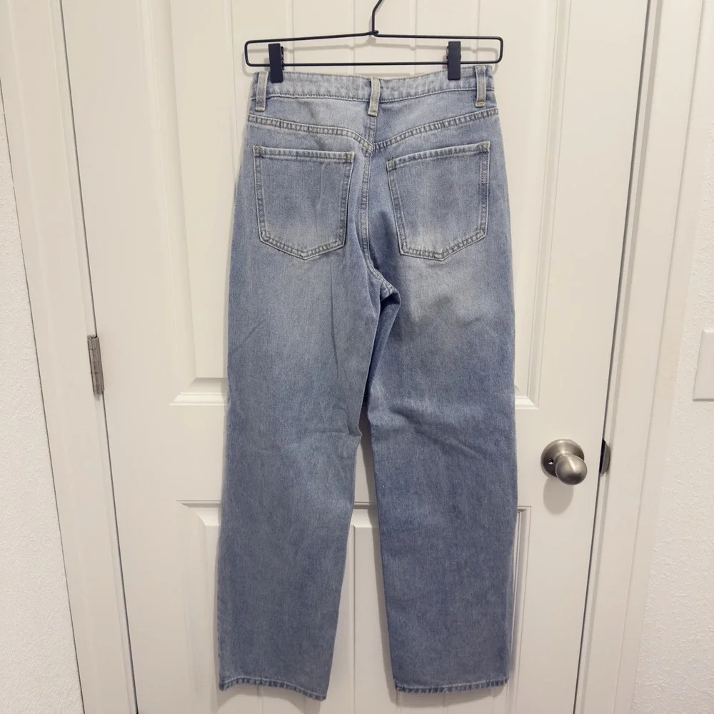 Cali 1850 Women's Lightwash Denim Flower Design Size 5/27 Juniors Wide Leg